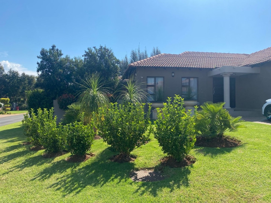 To Let 4 Bedroom Property for Rent in Birdwood Estate North West